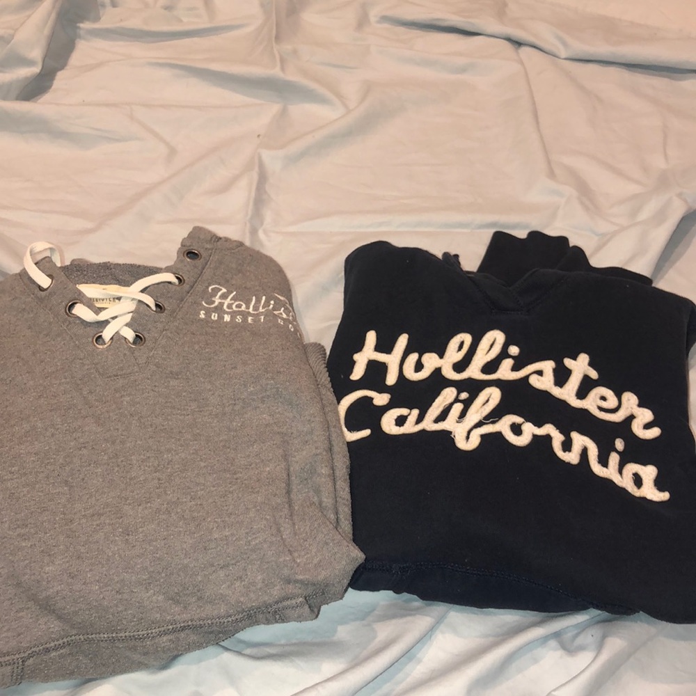2 sweatshirts